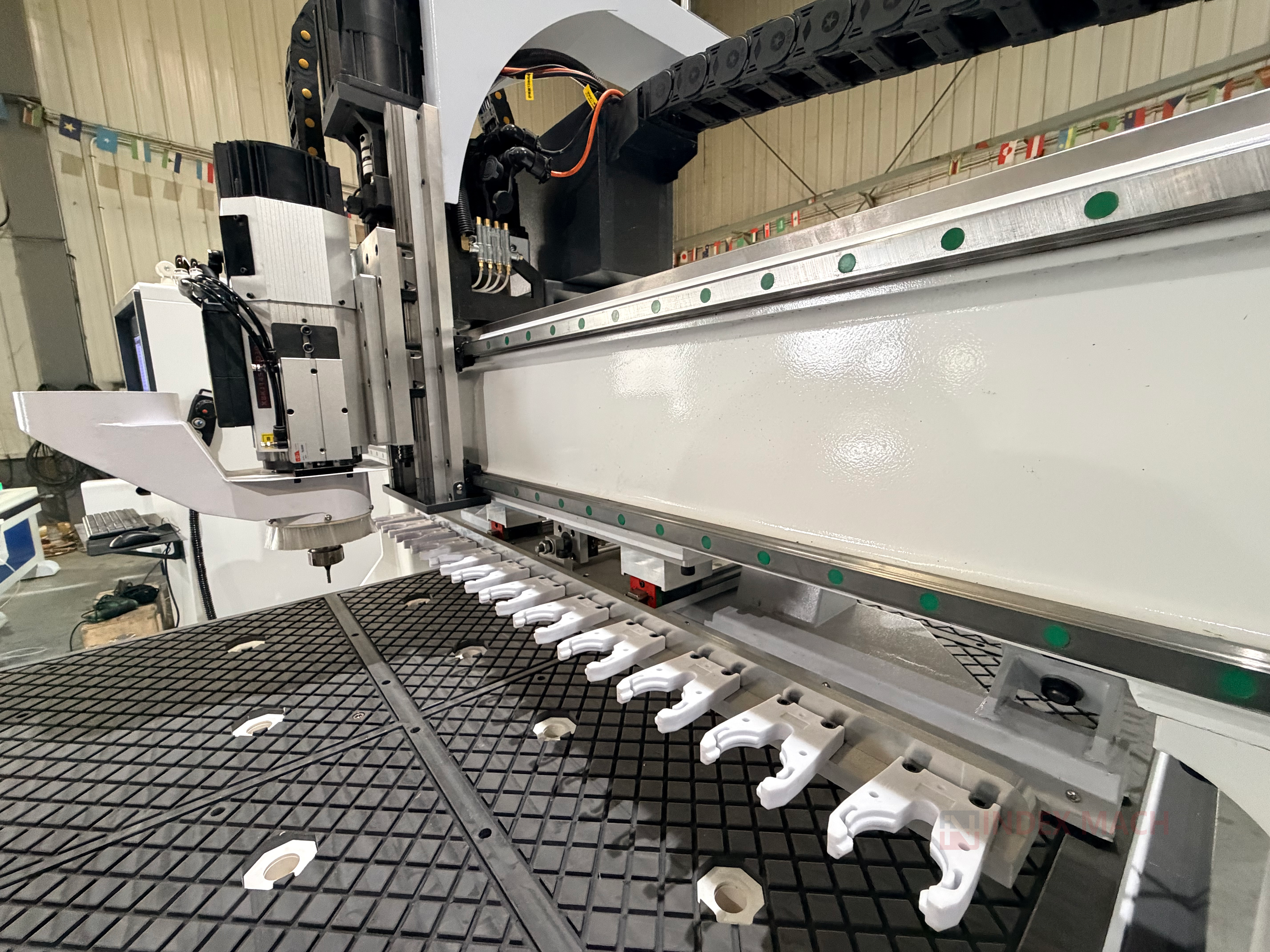 Linear ATC magazine and automatic tool-change spindle on IMCR-ATC1325